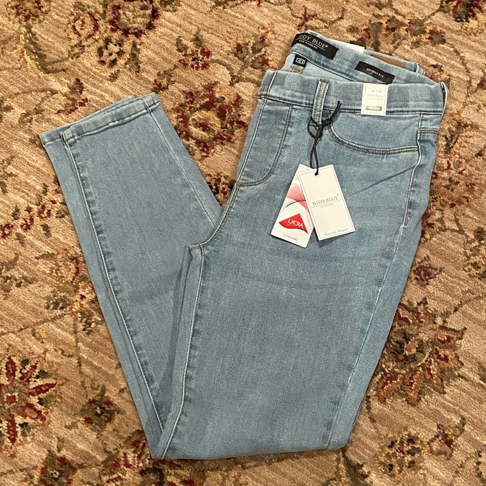 Judy Blue pull-on skinny jeans